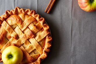 Delicious apple pie with history: a classic dessert delight.
