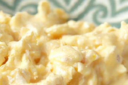 Cheesy Scrambled Eggs: A Creamy Twist on a Classic Breakfast