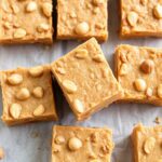 Easy no-bake peanut butter bars: delicious treat.